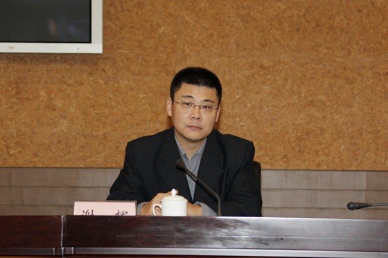 国土资源部办公厅新闻宣传处处长谢辉主持新闻发布会