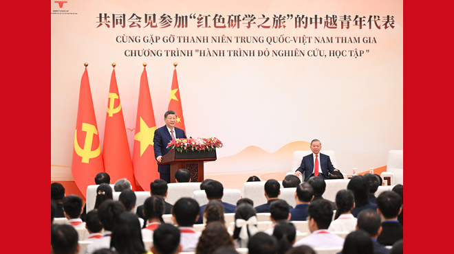 习近平同苏林共同会见中越青年代表