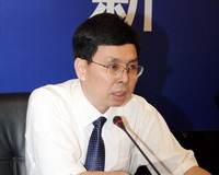 于孔让主持新闻发布会