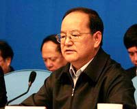 国土资源部党组副书记、副部长鹿心社同志宣读《关于通报表扬整顿和规范矿产资源开发秩序工作先进集体和个人的决定》
