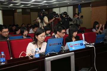 记者报道发布会现场