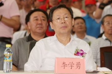 江苏省委副书记、省人民政府省长李学勇观看纪念第21个全国“土地日”专题文艺演出