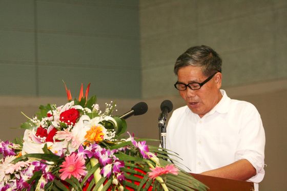 江苏省金坛市直溪镇直里村农民耕地保护协会会长袁敖清发言