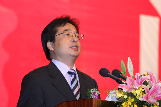 大赛评判委员会副秘书长季伟峰作固体矿产钻探工决赛理论考试技术点评