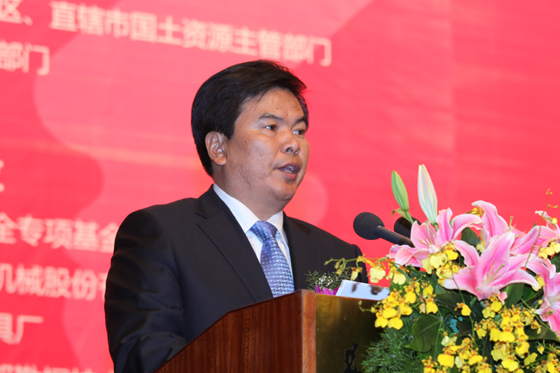 和自兴厅长宣布云南赛区获奖选手名单和大赛三个竞赛工种决赛金牌获得者名单