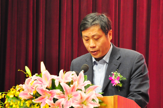 国土资源部地质勘查司司长彭齐鸣宣布获得“技能人才培育突出贡献奖”和“优秀组织奖”的单位名单