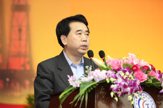 中华全国总工会党组纪检组组长、书记处书记、大赛组委会副主任王瑞生致辞