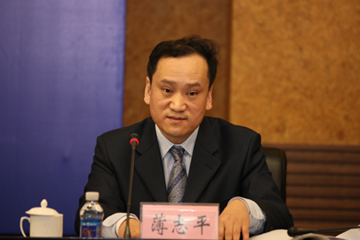 部矿产开发管理司副司长薄志平回答记者提问