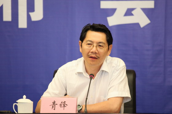 青锋介绍法规清理工作的有关情况