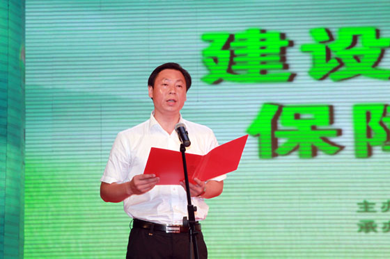 湖北省洪湖市市长夏锡璠宣读加快推进建设高标准基本农田示范县倡议书