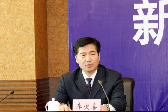 国土资源部办公厅副主任李俊喜主持新闻发布会