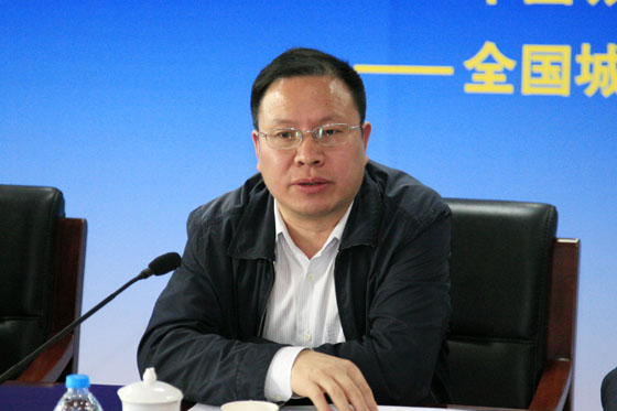 国土资源部办公厅副巡视员夏俊主持成果发布会