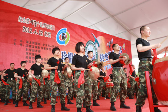 现场文艺演出威风锣鼓《战鼓催征》