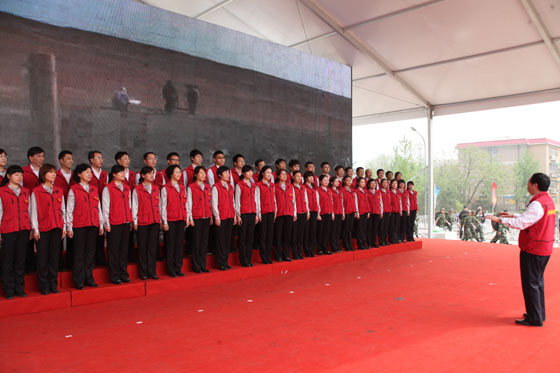 现场文艺演出大合唱《再唱勘探队员之歌》、《守护》