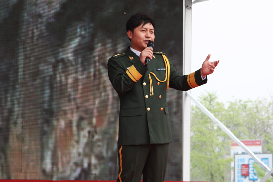 现场文艺演出男声独唱《生态中国》