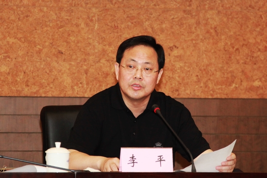 国土资源部直属机关党委常务副书记李平主持座谈会