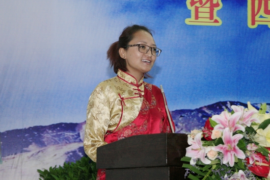 西藏大学学生代表卓玛群宗同学发言