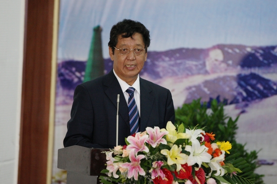 西藏大学校长格桑群培发言