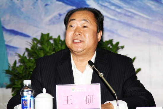 中国地质调查局副局长王研主持捐赠仪式