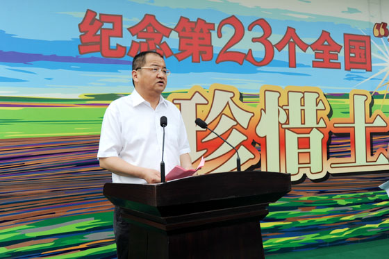 绍兴市市长俞志宏宣读倡议书
