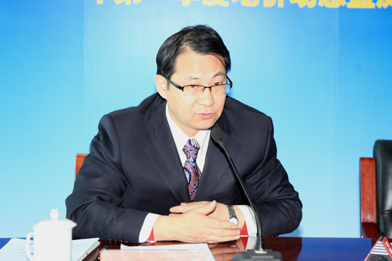 中国土地勘测规划院办公室主任朱明君主持新闻发布会