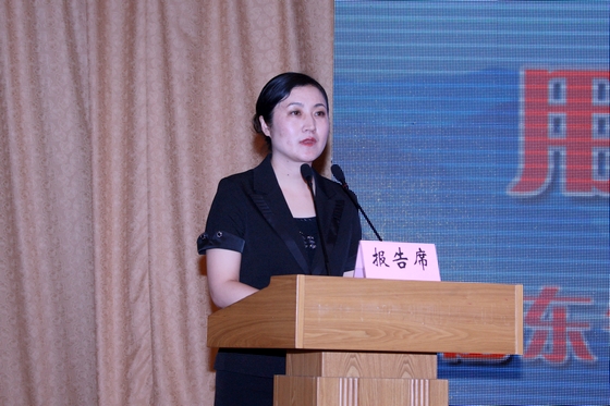 山东省临沂市费县国土资源局干部居晓霞作报告《用生命丈量热土》
