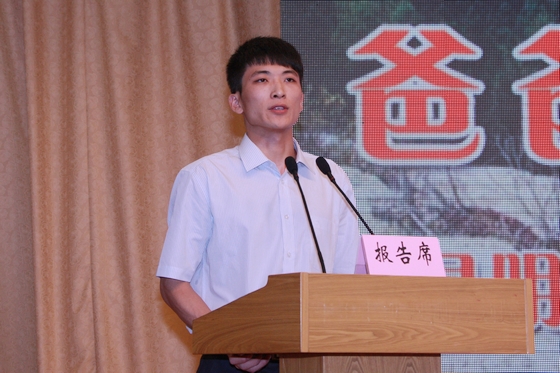寻明胜儿子寻蒙作报告《爸爸，我想你》