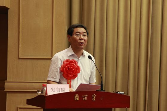 江苏省国土资源厅党组书记、厅长李侃桢发言