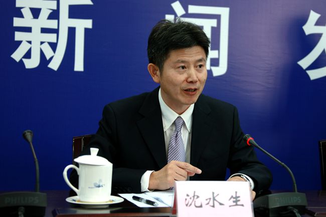 人力资源社会保障部农民工工作司副司长沈水生做补充介绍