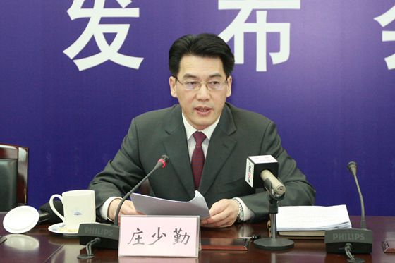 国土资源部规划司司长庄少勤介绍改进和优化建设项目用地预审和用地审查的总体情况以及《通知》的主要内容