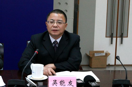 中国地质调查局青岛海洋地质研究所所长、天然气水合物试采现场指挥部副指挥长吴能友答记者问