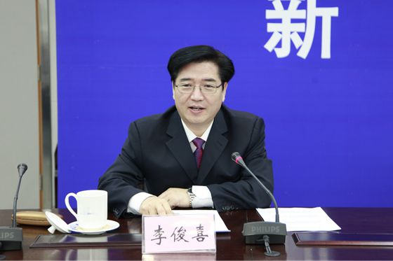国土资源部办公厅副主任李俊喜主持会议