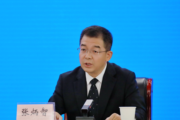 自然资源部调查监测司副司长张炳智答记者提问