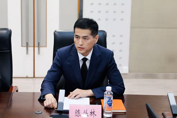 中国地质调查局资源评价部主任陈丛林答记者问