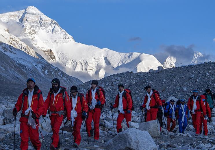 2020珠峰高程测量登山队全体队员安全下撤到海拔5200米的珠峰登山大本营