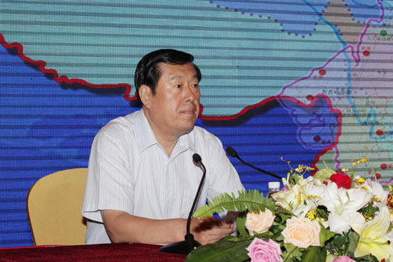 黑龙江省国土资源厅厅长孙纲作典型发言